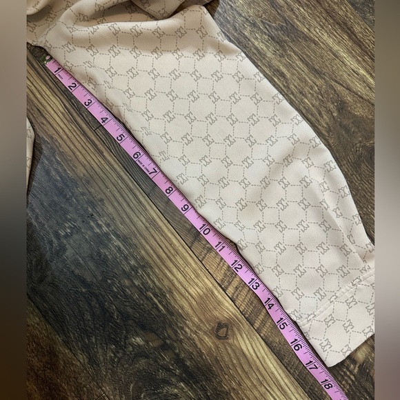 Women’s Mango monogram printed cream button down flowy shirt size 4 - Picture 8 of 8